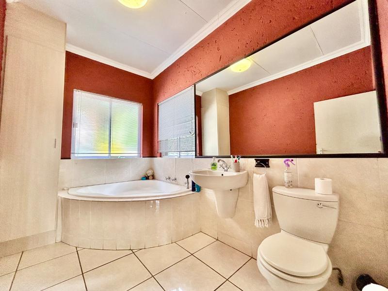 4 Bedroom Property for Sale in Caribbean Beach Club North West